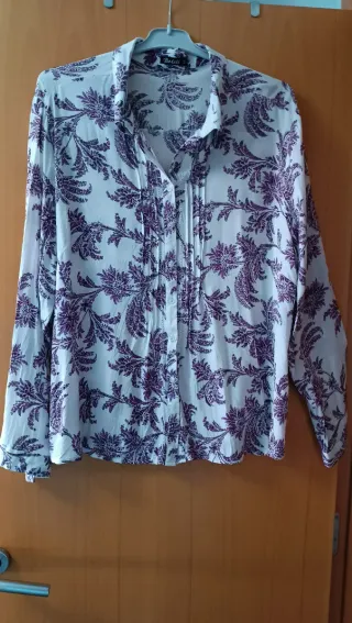 Camisa Beteli floral morado talla 50