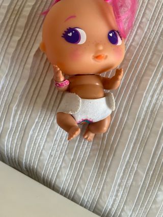 Muñeca Bellies con pañal y pulsera