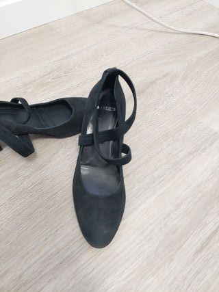 Zapatos de tacón negros de ante