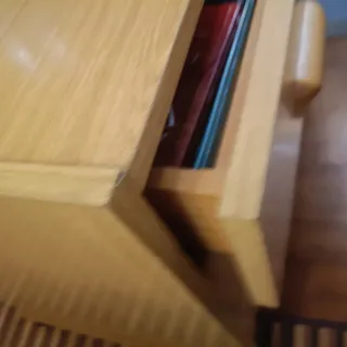 Tavolo da scrivania in legno con cassetti