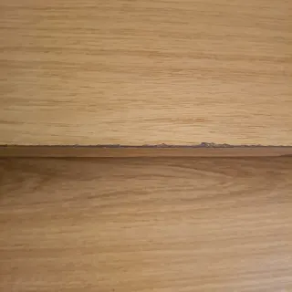 Tavolo da scrivania in legno con cassetti