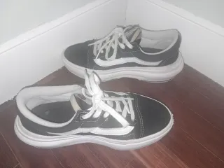 Deportivas Vans Negras y Blancas Talla X
