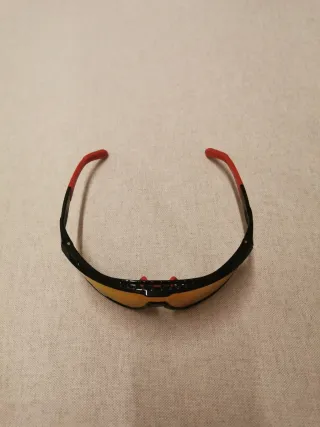 Occhiali sportivi Adidas neri e arancioni