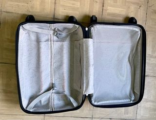 Maleta Negra Cremallera Asa Ruedas