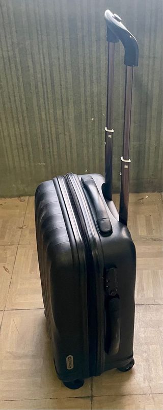 Maleta Negra Cremallera Asa Ruedas