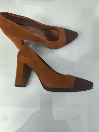 Zapatos de tacón marrones