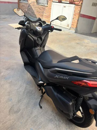Moto Yamaha Negra Mate