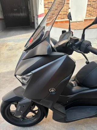 Moto Yamaha Negra Mate