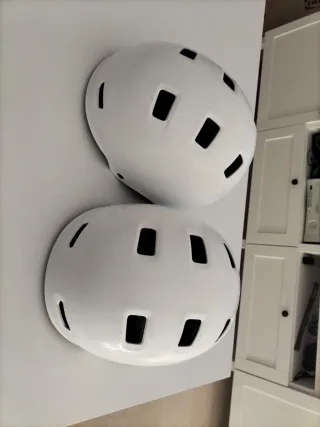 Lote 2 Cascos Unisex Blancos Marca Oxelo.