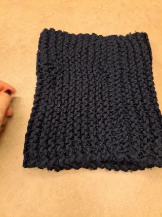 Conjunto lana Mywool: gorro y cuello azul marino.