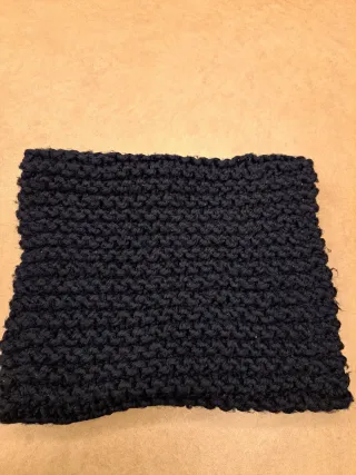 Conjunto lana Mywool: gorro y cuello azul marino.