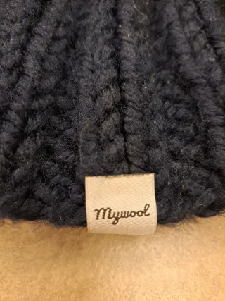 Conjunto lana Mywool: gorro y cuello azul marino.