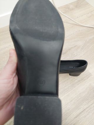 Mocasines negros Pier One con cadena