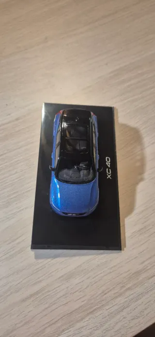 Miniatura Volvo XC40 2018 1:43 Kyosho Azul