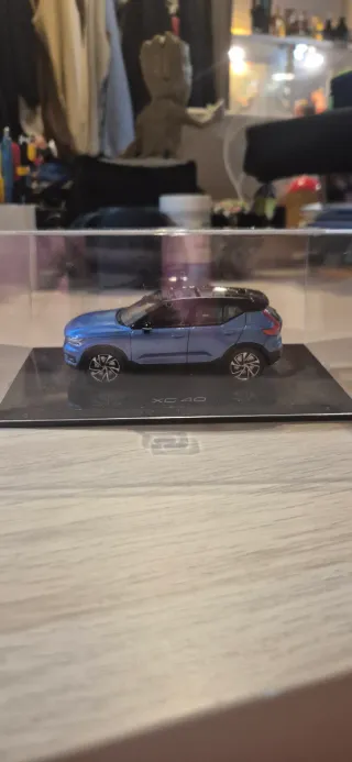 Miniatura Volvo XC40 2018 1:43 Kyosho Azul