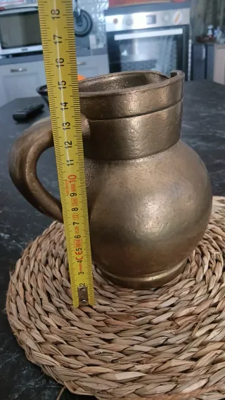 brocca metallo bronzo