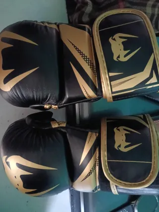 Guantes MMA Venum Negros y Dorados talla S