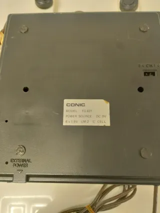 Consola Pong Conic, leer