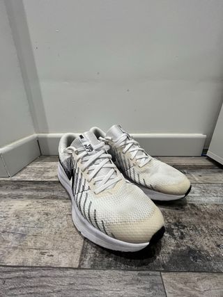 Zapatillas Nike Air Running Blancas y Negras