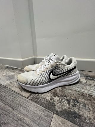 Zapatillas Nike Air Running Blancas y Negras