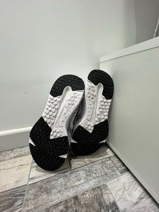 Zapatillas Nike Air Running Blancas y Negras