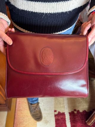 Bolso de piel burdeos