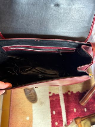 Bolso de piel burdeos