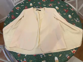 Chaqueta Capa Crema