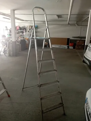 Escalera aluminio 6 peldaños