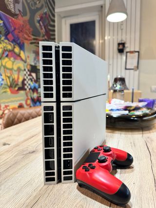 PS4 Fat 500GB Bianca + 11 Giochi + Joypad Rosso