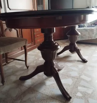Mesa de salón de madera
