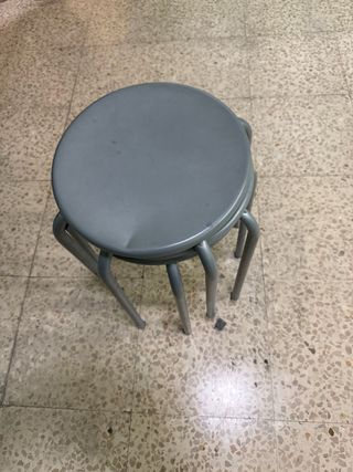 Taburete plateado Negro