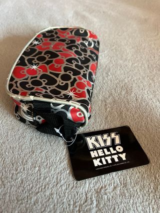 Estuche o neceser Hello Kitty x Kiss