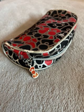 Estuche o neceser Hello Kitty x Kiss
