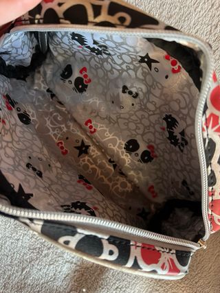 Estuche o neceser Hello Kitty x Kiss