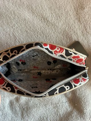 Estuche o neceser Hello Kitty x Kiss