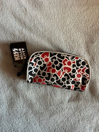 Estuche o neceser Hello Kitty x Kiss
