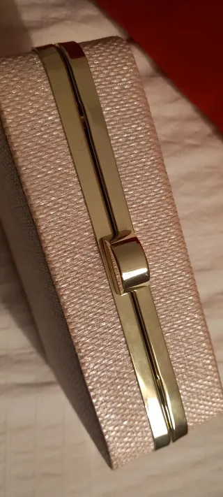 Bolso rígido rosa pálido y dorado