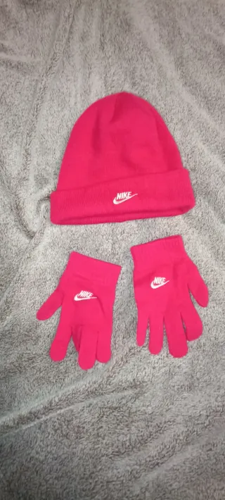 Gorro y guantes Nike rosa