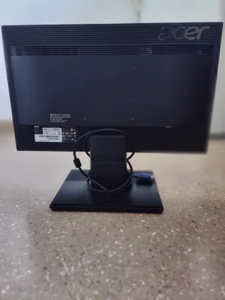 Pacchetto 2 Monitor Acer 19 LED + 17 Classico