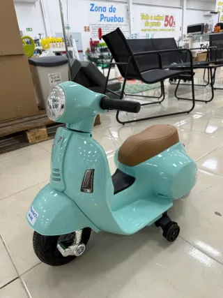 Vespa infantil eléctrica