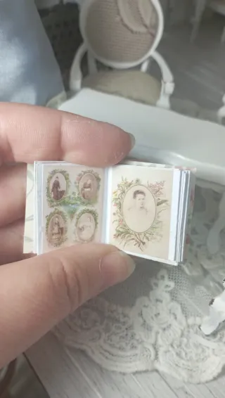 Mini Album Sissi 1:12 Dollhouse