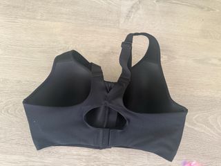 Sujetador deportivo SOMA negro con cremallera