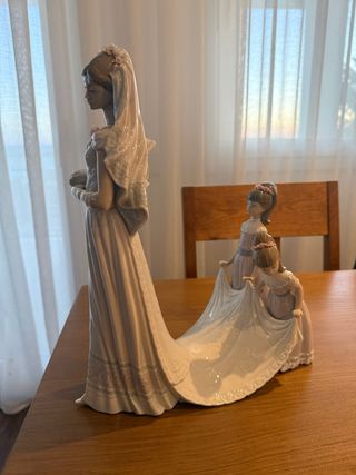 Figura Lladro Novia con Niñas