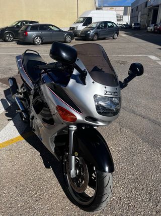 Kawasaki ZZR 600 1996 única en su estado.