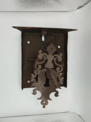 Cerradura antigua con llave