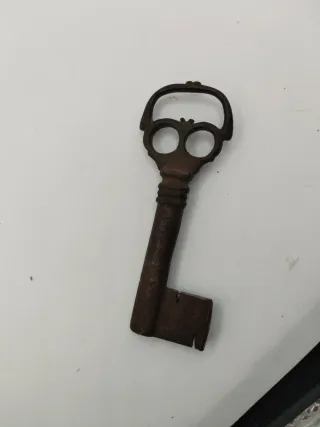 Cerradura antigua con llave