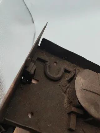 Cerradura antigua con llave