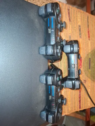 Consola PlayStation 3 + 3 Mandos