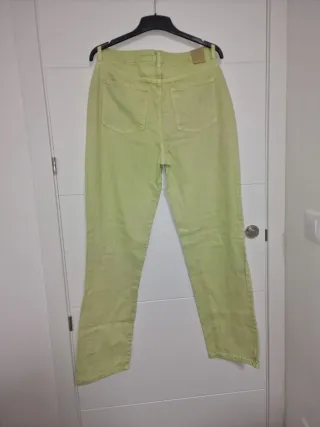 Pantalón Zara verde